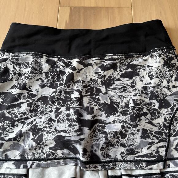 Lululemon Circuit Breaker Skirt 4 White Black Sportswear Athleisure Tennis - Picture 4 of 7